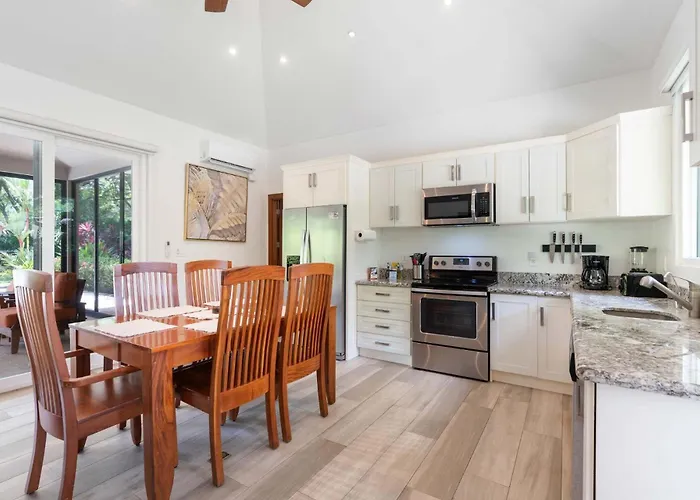 Сasa de vacaciones Beautiful In A Gated Neighborhood Walking Distance To The With Garden Views And A Pool