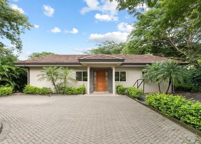 Сasa de vacaciones Beautiful In A Gated Neighborhood Walking Distance To The With Garden Views And A Pool Brasilito
