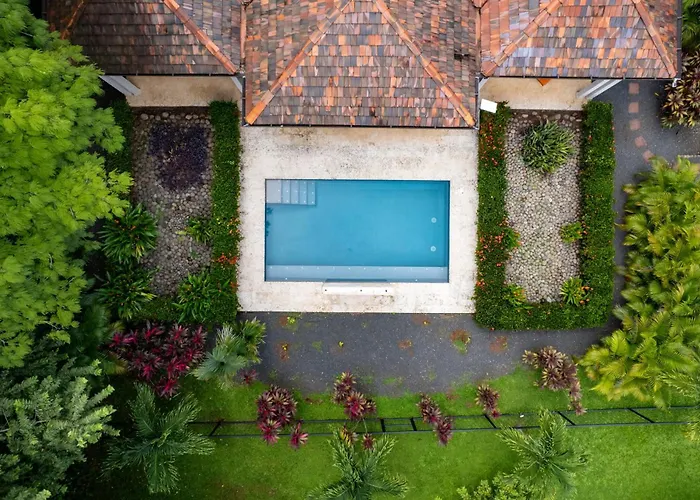 Beautiful In A Gated Neighborhood Walking Distance To The With Garden Views And A Pool Сasa de vacaciones Brasilito