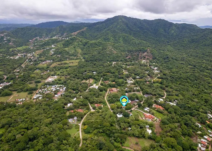 Сasa de vacaciones Beautiful In A Gated Neighborhood Walking Distance To The With Garden Views And A Pool